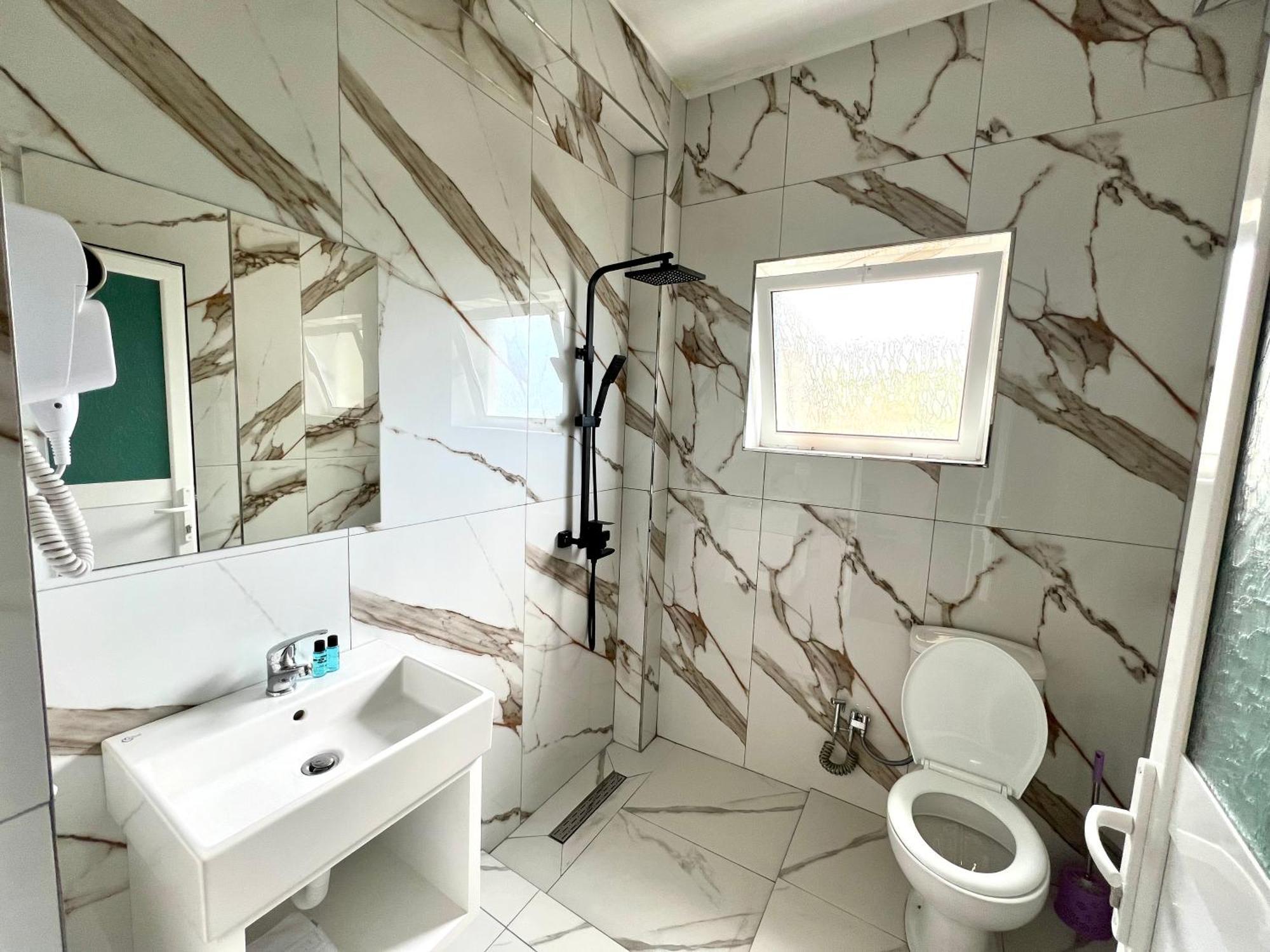 Redi'S Seaview Apartments Sarande Luaran gambar