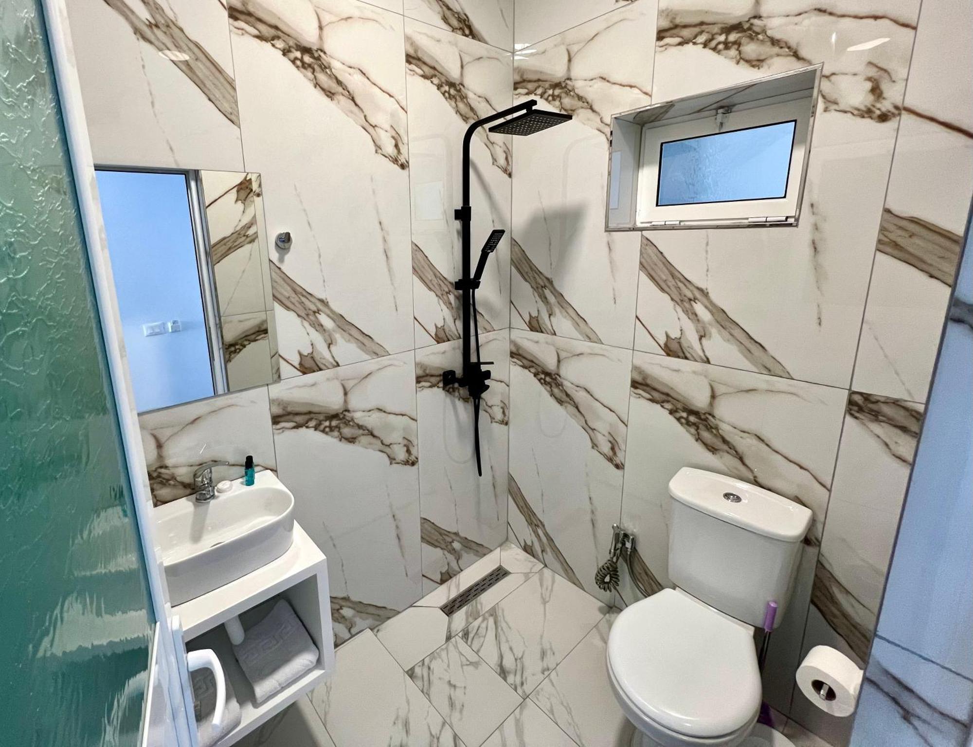 Redi'S Seaview Apartments Sarande Luaran gambar